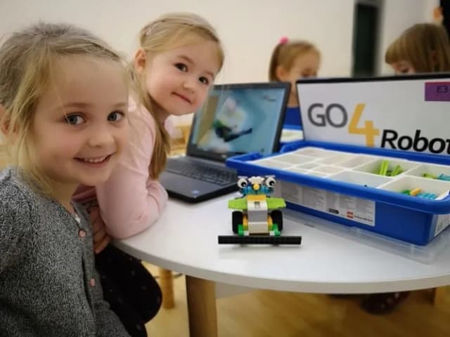 Zajęcia z robotyki dla dzieci w Poznaniu – rozwój umiejętności STEAM Zajęcia z robotyki dla dzieci w Poznaniu – rozwój umiejętności STEAM